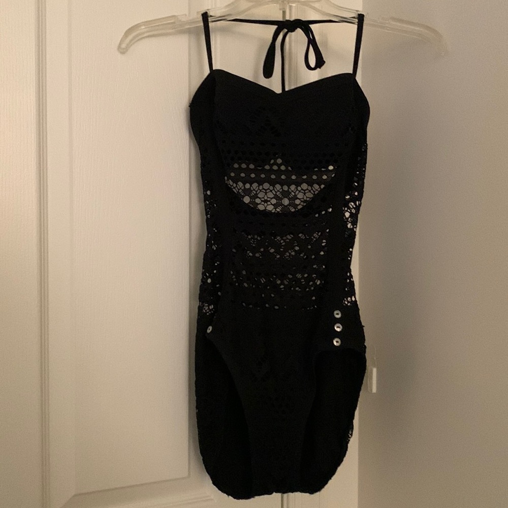 Robin Piccone Womens Black 1-piece Swim Bathing Suit Cutouts Slimming Size 8